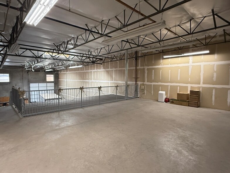 More Photos Of 9299 W Olive Ave, Peoria Light Manufacturing For Sale