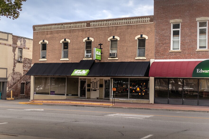 More Photos Of 10 S Silver St, Paola Office For Sale