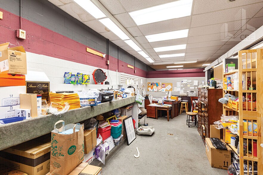 More Photos Of 2001 N Texas St, Fairfield Showroom For Sale