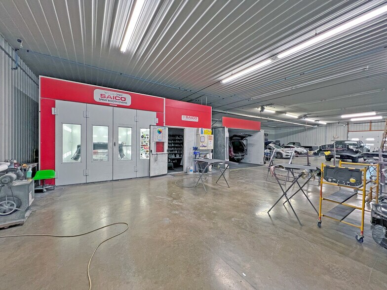 More Photos Of 1360 W Market St, Red Bud Industrial For Sale