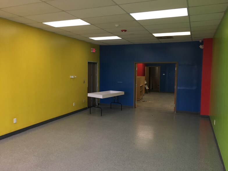 More Photos Of 1173 Queen St, Southington Unknown For Lease