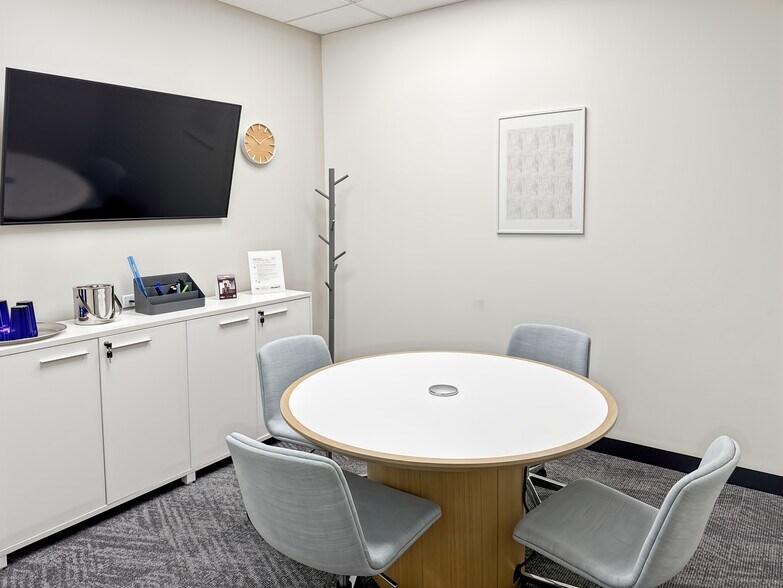 More Photos Of 2525 Cabot Dr, Lisle Coworking Space