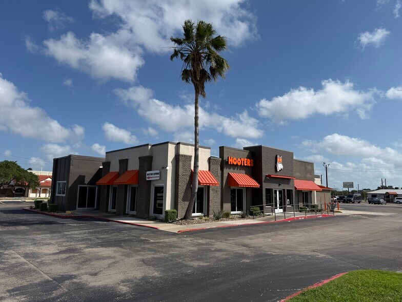 More Photos Of 4551 S Padre Island Dr, Corpus Christi Restaurant For Lease