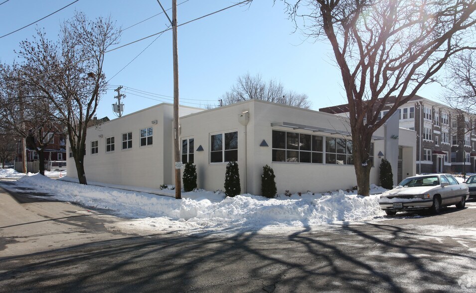 More Photos Of 3303 Gillham Rd, Kansas City Office For Lease