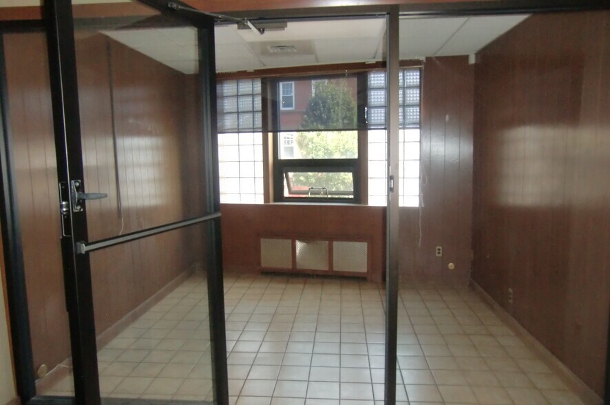 More Photos Of 924-934 Main St, Springfield Office Residential For Sale