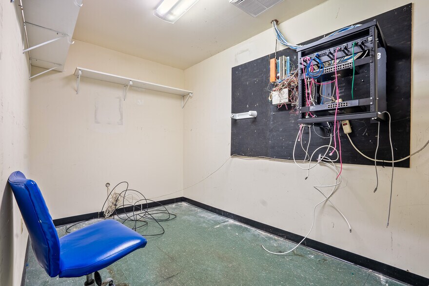 More Photos Of 234 Main St, Lincoln Park Storefront Retail Office For Lease