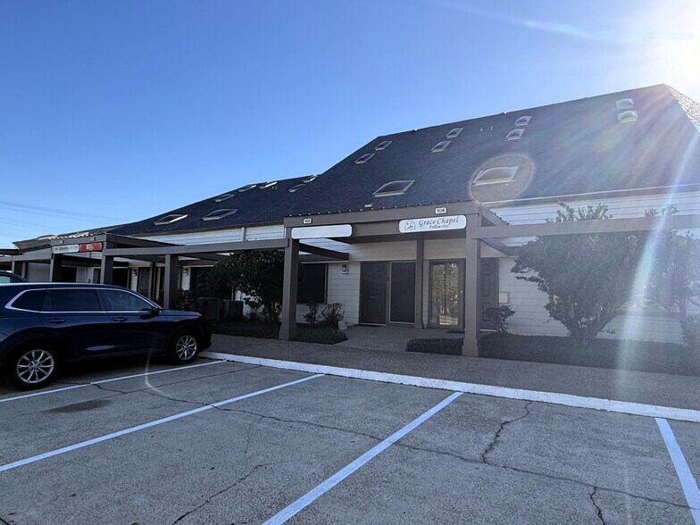 More Photos Of 17300 Saturn Ln, Houston Medical For Lease