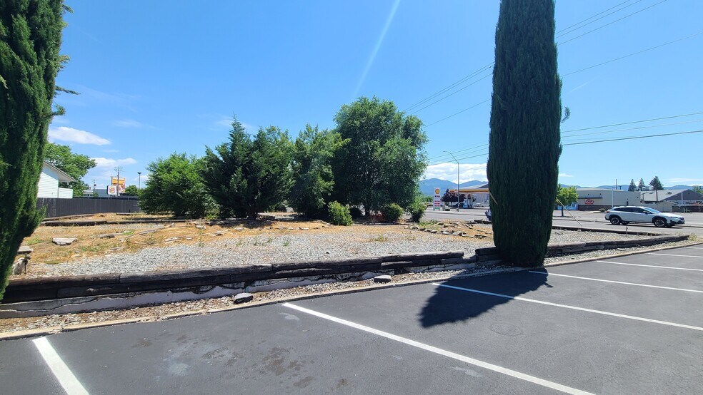 More Photos Of 1015 S Riverside Ave, Medford Land For Sale