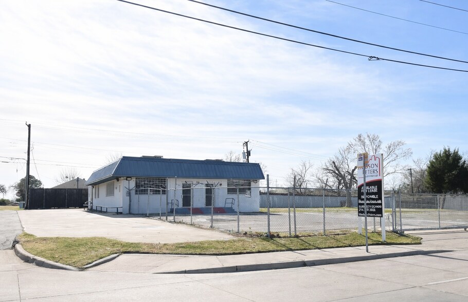 More Photos Of 2154 Burbank St, Dallas Freestanding For Lease