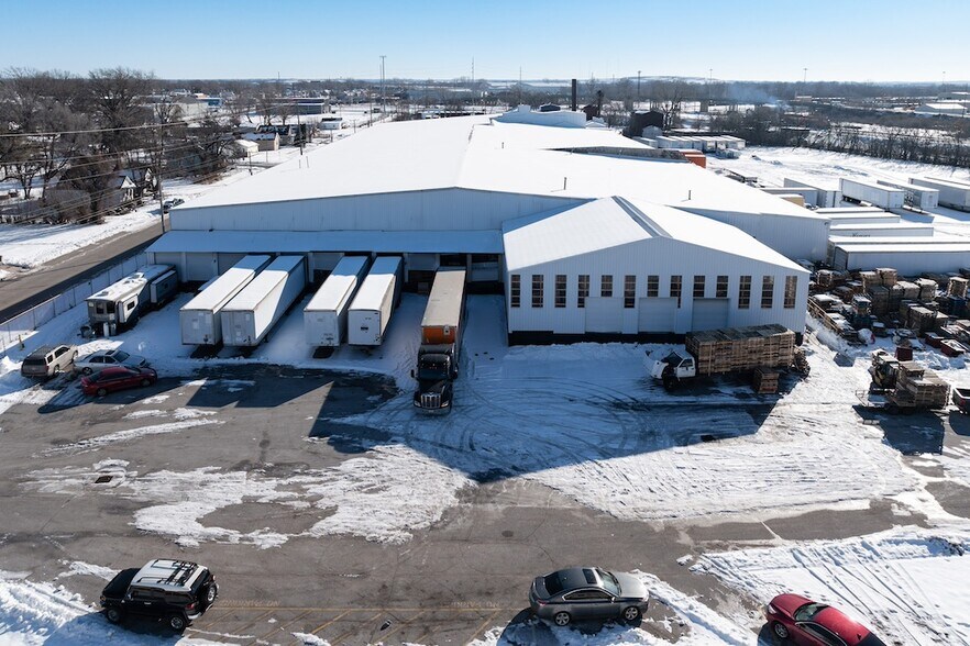 More Photos Of 1200 Bissell St, Venice Warehouse For Sale