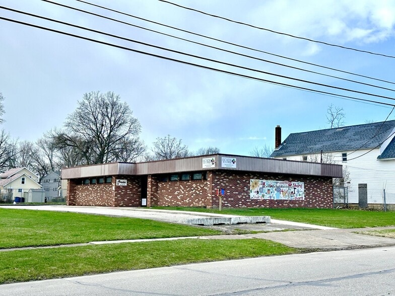 Primary Photo Of 1930 Reid Ave, Lorain Medical For Sale