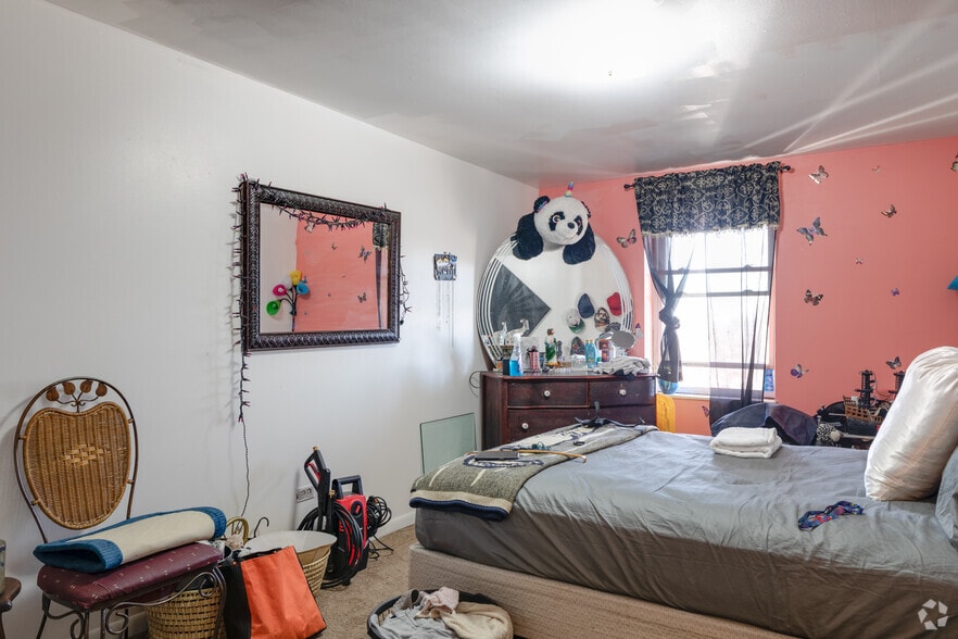 More Photos Of 152 Del Mar Cir, Aurora Apartments For Sale