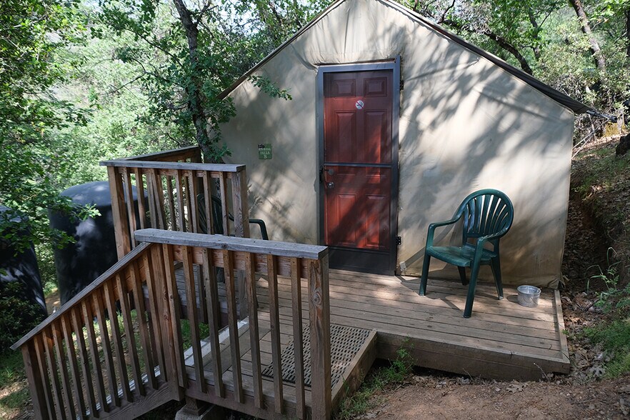 More Photos Of 6979A CA-140 Hwy, Midpines Hotel For Sale
