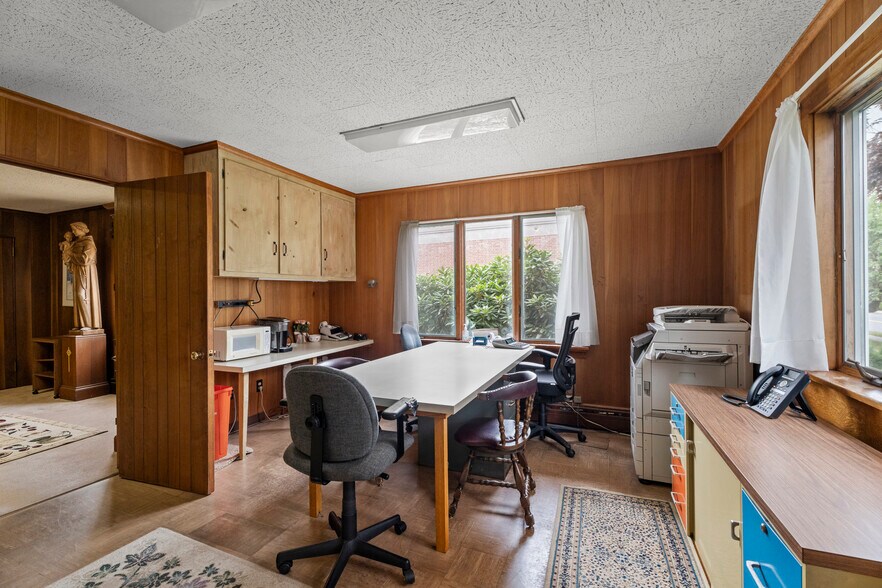 More Photos Of 32 E Main St, Mystic Office For Sale