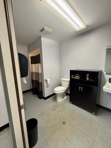 More Photos Of 1137 S Stephenson Ave, Iron Mountain Specialty For Sale