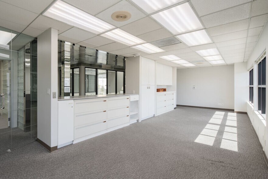 More Photos Of 10020 National Blvd, Los Angeles Loft Creative Space For Sale