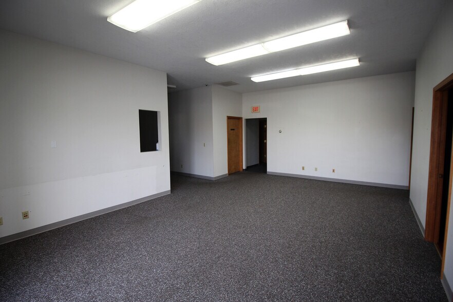 More Photos Of 2509 W 2nd St, Marion Office For Sale