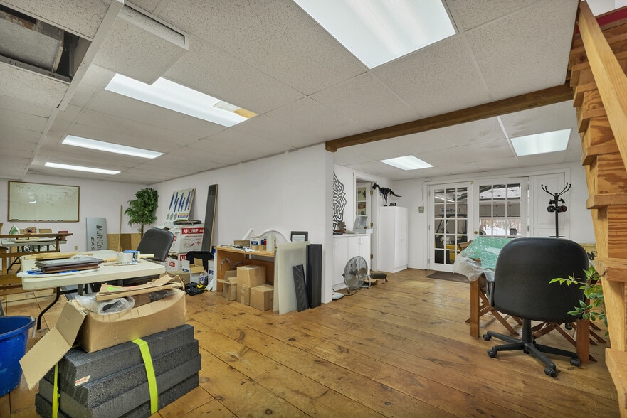 More Photos Of 1 Young Ln, Newmarket Flex For Sale