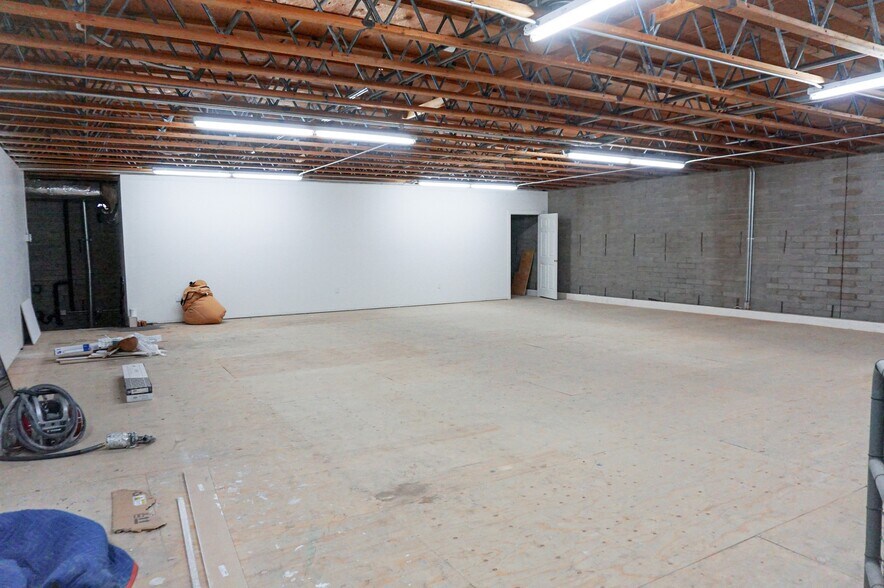 More Photos Of 1455 E University Dr, Mesa Showroom For Sale