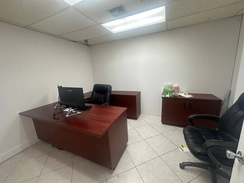 More Photos Of 1675-1677 W 31st Pl, Hialeah Manufacturing For Lease