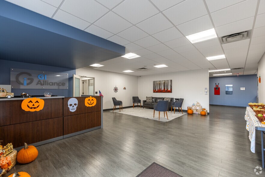 More Photos Of 8267 Elmbrook Dr, Dallas Office For Lease