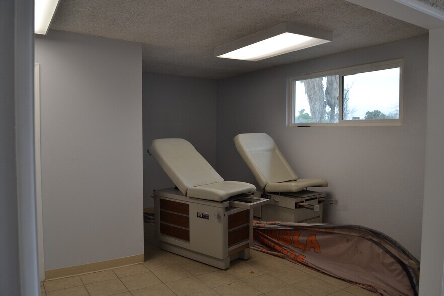 More Photos Of 1384 N Waterman Ave, San Bernardino Office For Lease