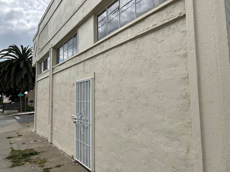 More Photos Of 2501-2503 14th Ave, Oakland Freestanding For Lease