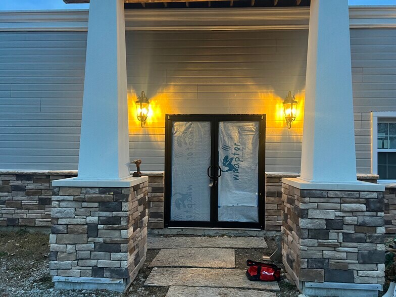 More Photos Of 550 W College St, Oberlin Medical For Lease