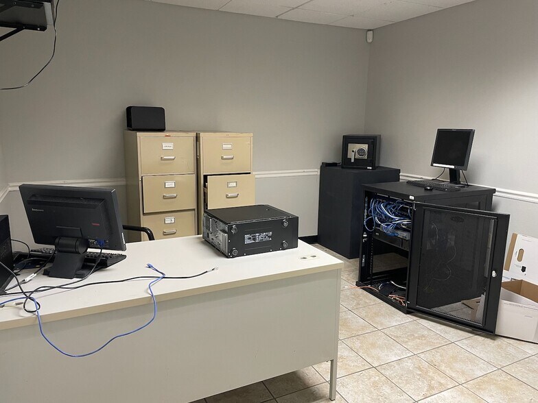 More Photos Of 3318 Mercer University Dr, Macon-Bibb Freestanding For Lease