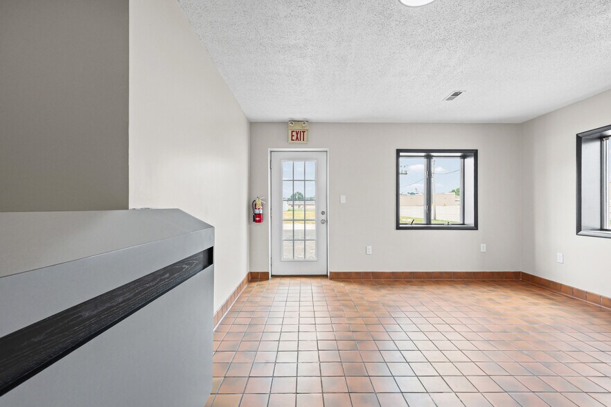 More Photos Of 11 Brierton Ln, Crystal City Office For Sale