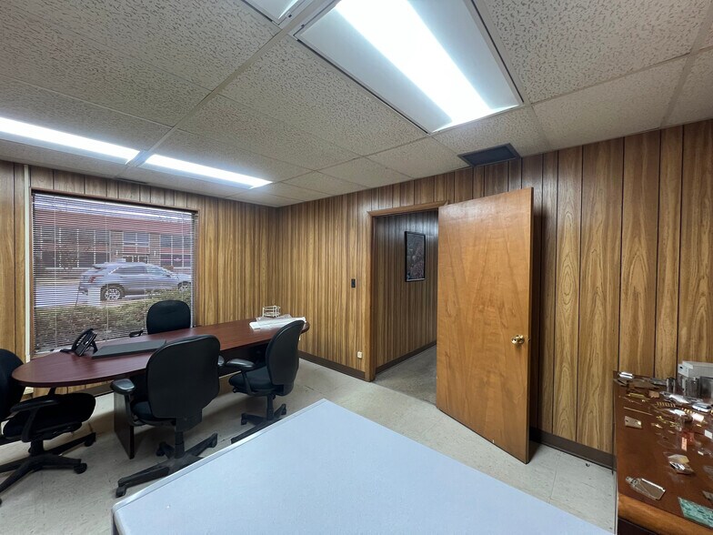 More Photos Of 70 Joey Dr, Elk Grove Village Warehouse For Sale