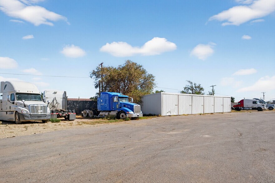 More Photos Of 11010 W Joan Dr, Odessa Warehouse For Sale