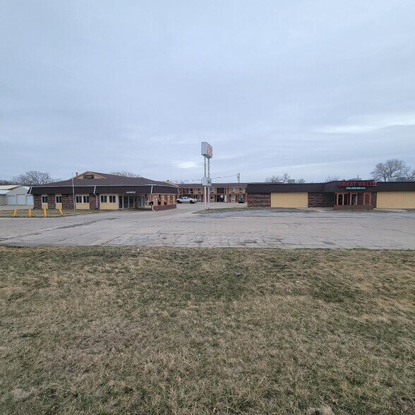 More Photos Of 1515 Blue Acres St, Crete Hotel For Sale