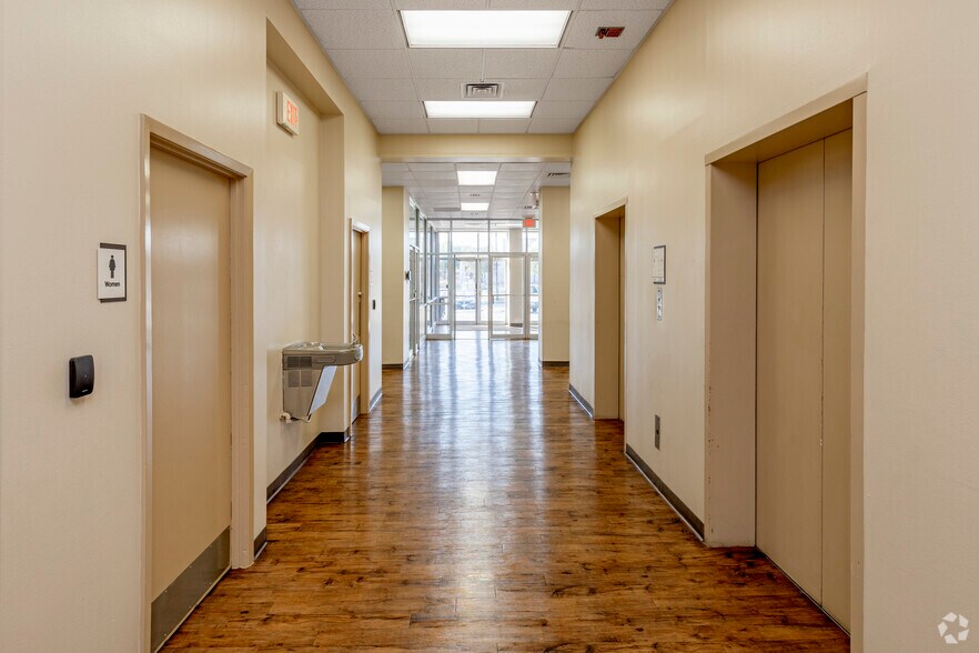 More Photos Of 700 S Zarzamora St, San Antonio Office For Sale