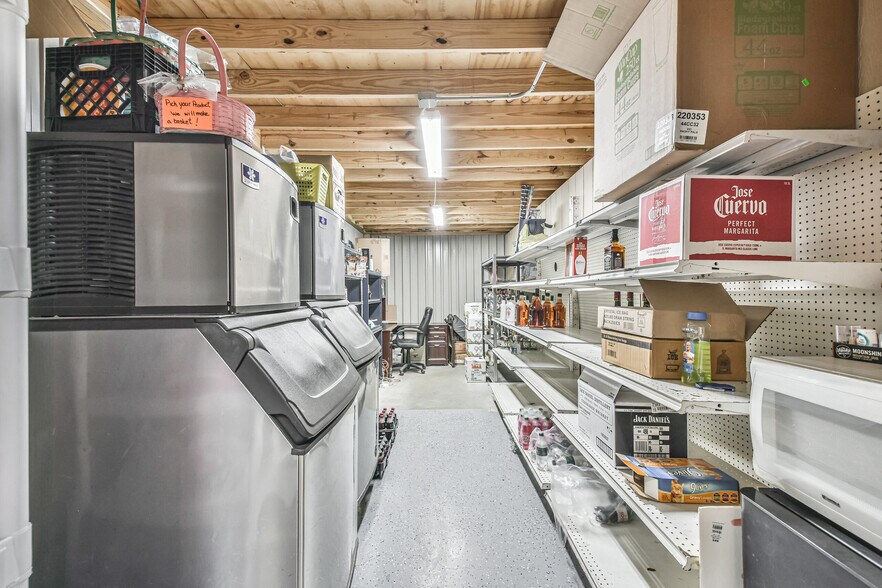 More Photos Of 3762 Highway 19, Riverside General Retail For Lease