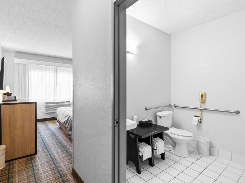 More Photos Of 15150 Brighton Rd, Brighton Hotel For Sale