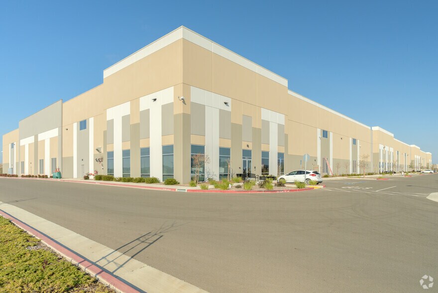 More Photos Of 7461 Metro Air Pky, Sacramento Warehouse For Lease
