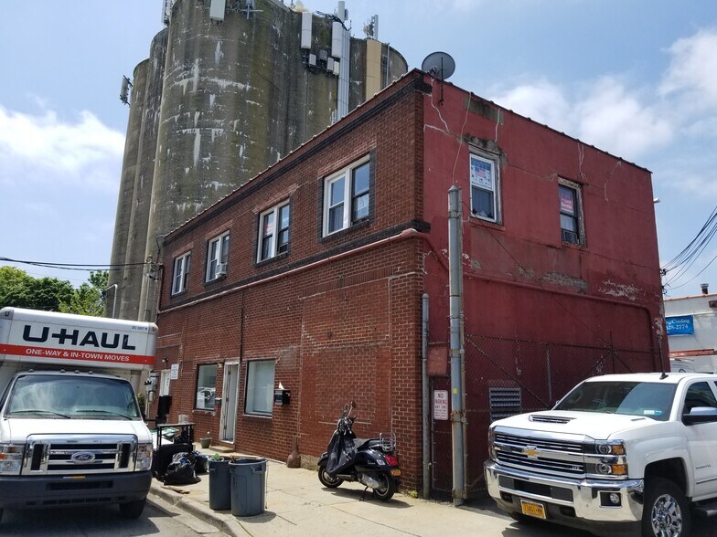 Primary Photo Of 22 Van Buren Ave, Floral Park Warehouse For Lease