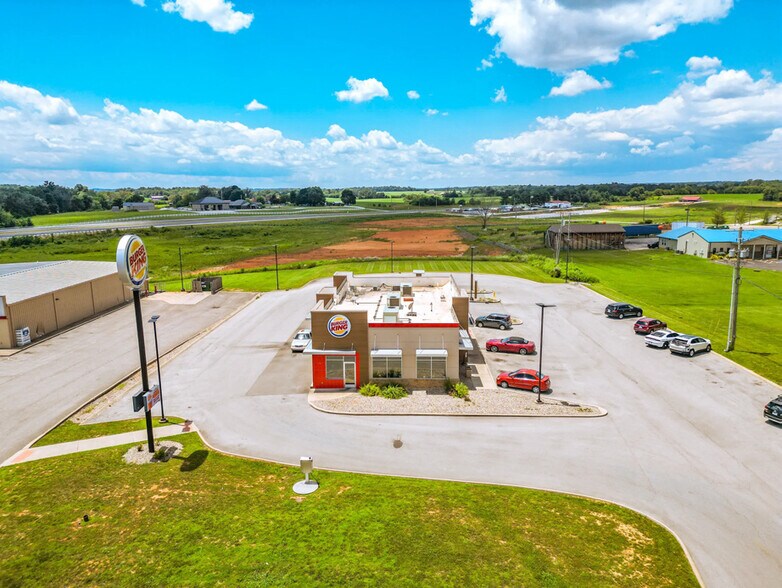 More Photos Of 926 S Lincoln Blvd, Hodgenville General Retail For Sale