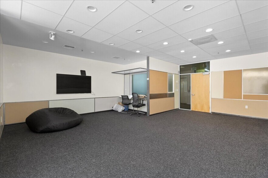 More Photos Of 482 W MacArthur Blvd, Oakland Medical For Sale