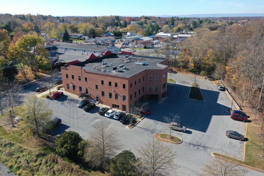 Primary Photo Of 205 Center St, Mount Airy Medical For Lease