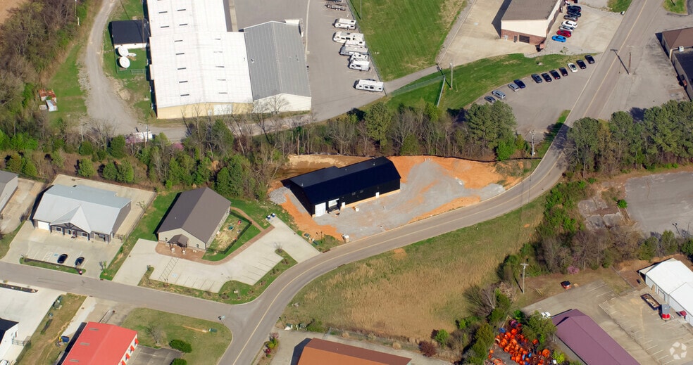 Primary Photo Of 268 Industrial Dr, Clarksville Warehouse For Lease