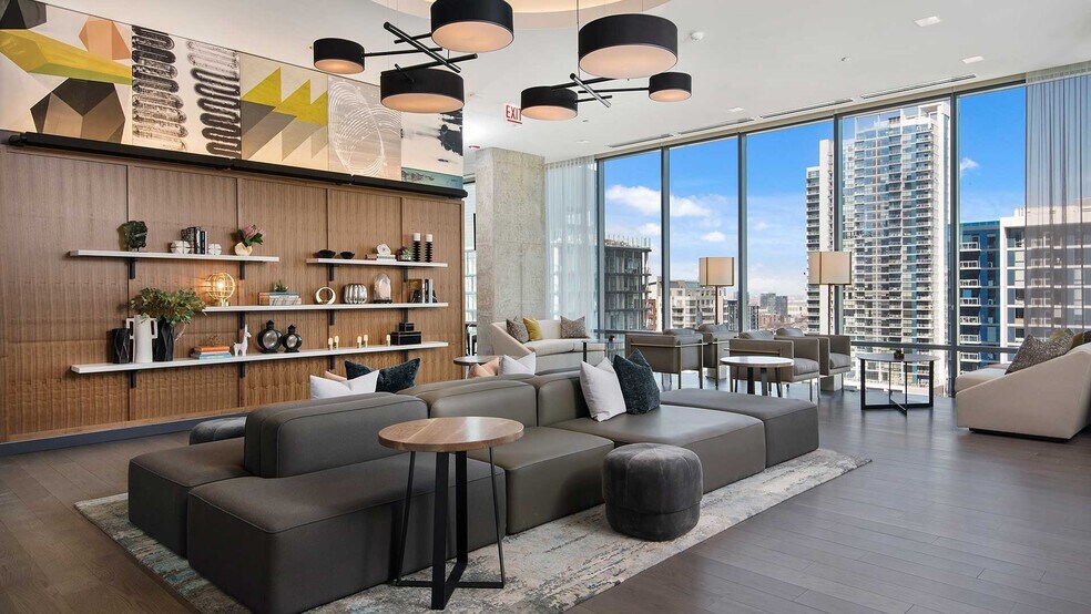 More Photos Of 221 W Hubbard St, Chicago Apartments For Lease