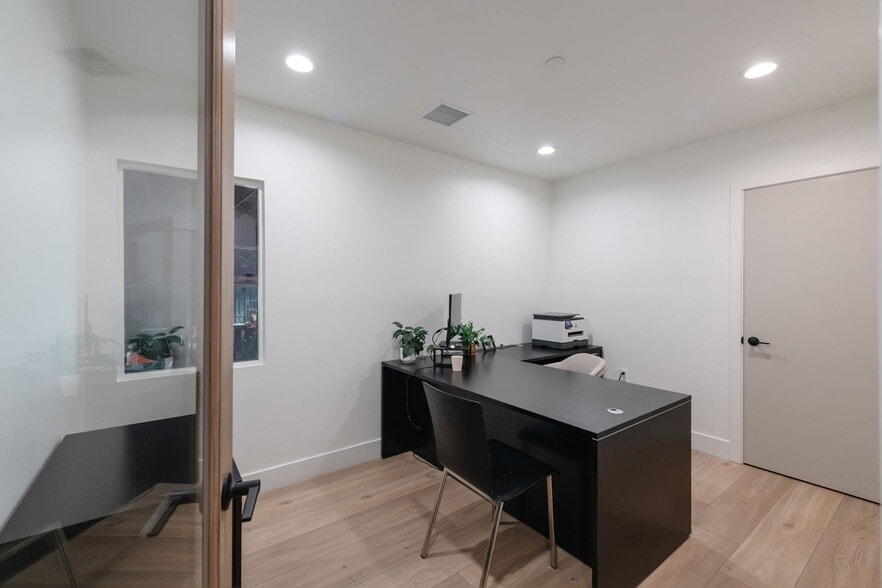 More Photos Of 15206 Grevillea Ave, Lawndale Warehouse For Lease