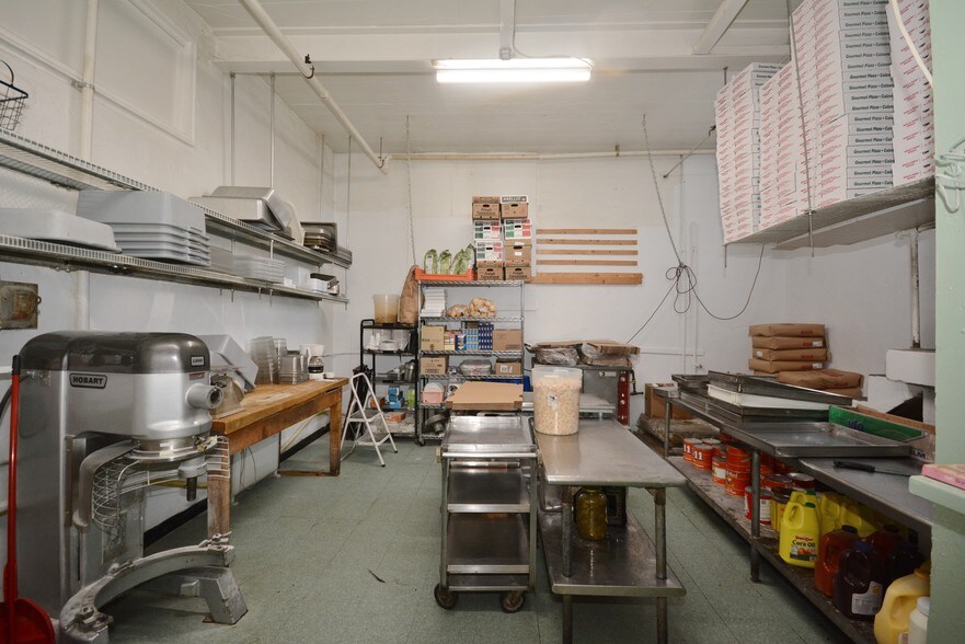 More Photos Of 848-850 Allegheny River Blvd, Oakmont Storefront Retail Residential For Lease