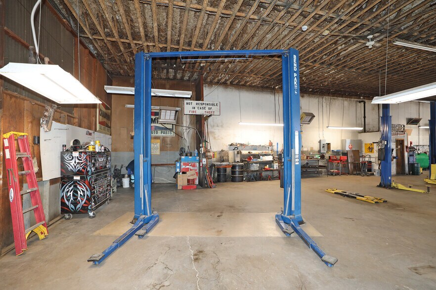 More Photos Of 1841 S Bolton St, Amarillo Auto Repair For Sale