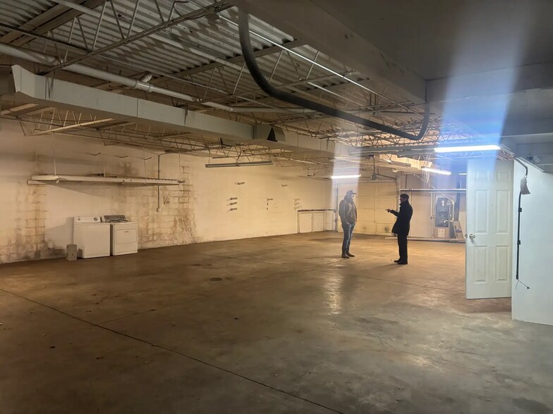 More Photos Of 1000 E Muhammad Ali Blvd, Louisville Flex For Lease