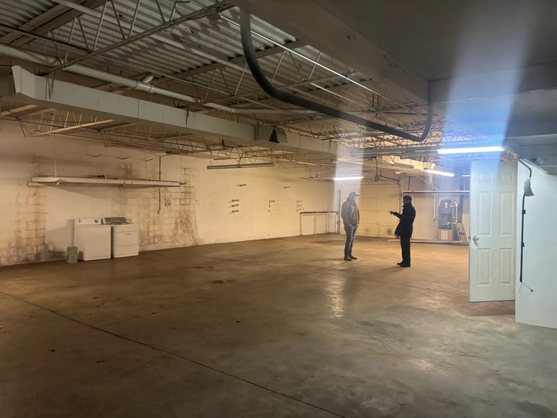 More Photos Of 1000 E Muhammad Ali Blvd, Louisville Flex For Lease