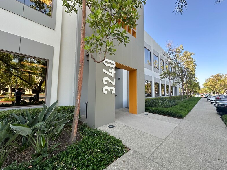 More Photos Of 3240 El Camino Real, Irvine Office For Lease