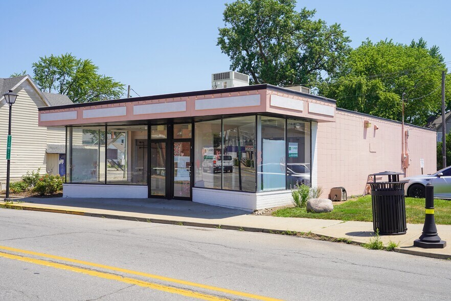 More Photos Of 1530 Wells St, Fort Wayne Storefront For Lease